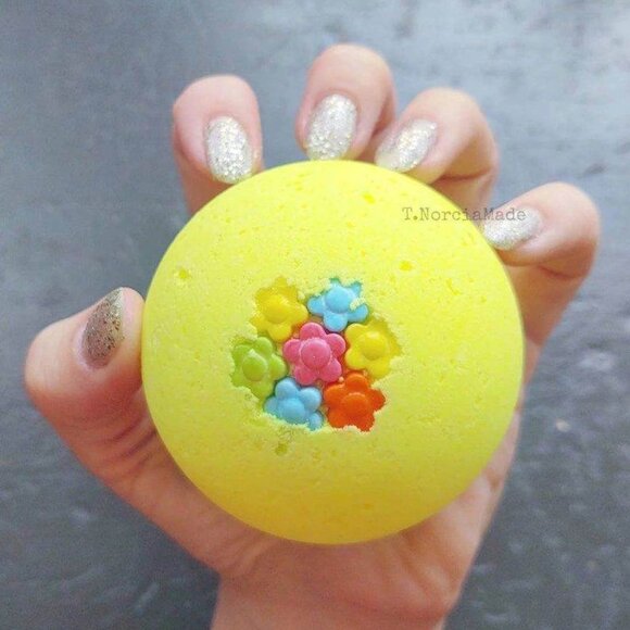 Flower Child Bath Bomb: Pineapple Patchouli - Picture 4 of 4